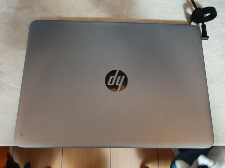 Laptop HP AMD PRO A8 8 GB ram SSD 240 video R6 1 GB bat 0h alimentator