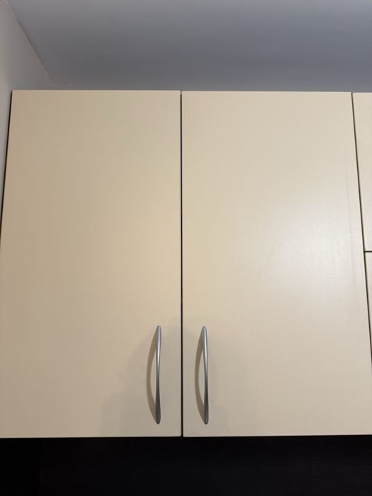 Кухня с кухненско обзавеждане