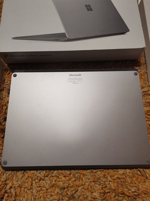 Microsoft Surface Laptop 5 I5-1235U 16gb 512gb Display 2k touch-screen