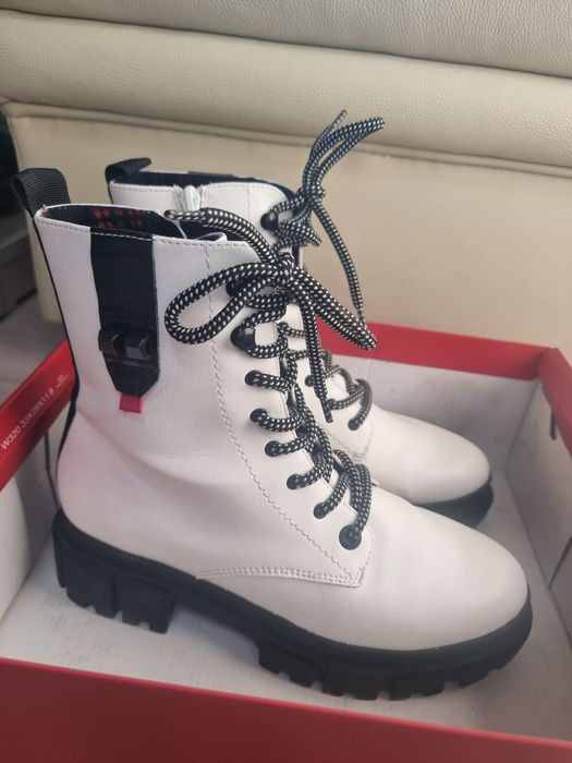 Дамски бели боти s. Oliver