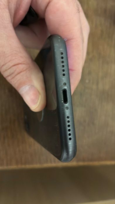 Se vinde Iphone 11 64 gb Memorie