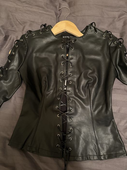 Дамски  кожен топ с етикет