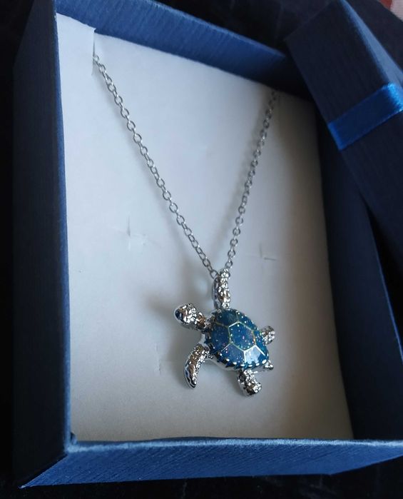 Ново, сребърно колие/ ланец с висулка.12 различни модели. В кутия.