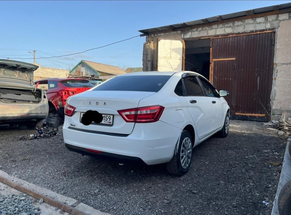Продам по запчастям Лада Веста