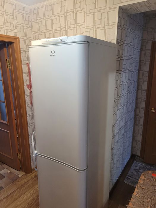 Холодильник Indesit