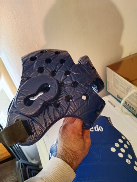 Форма Таэквондо в комплекте.шитки,пояс,груша.итд.