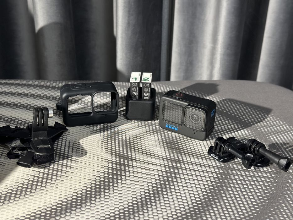 СПЕШНО - GoPro 10 HERO BLACK + Много аксесоари