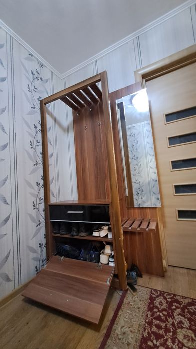 Прихожая,находимся в КЖБИ