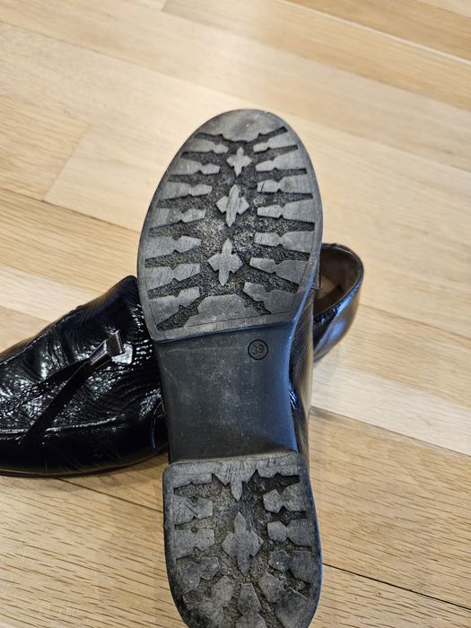 Дамски лачени обувки естествена кожа