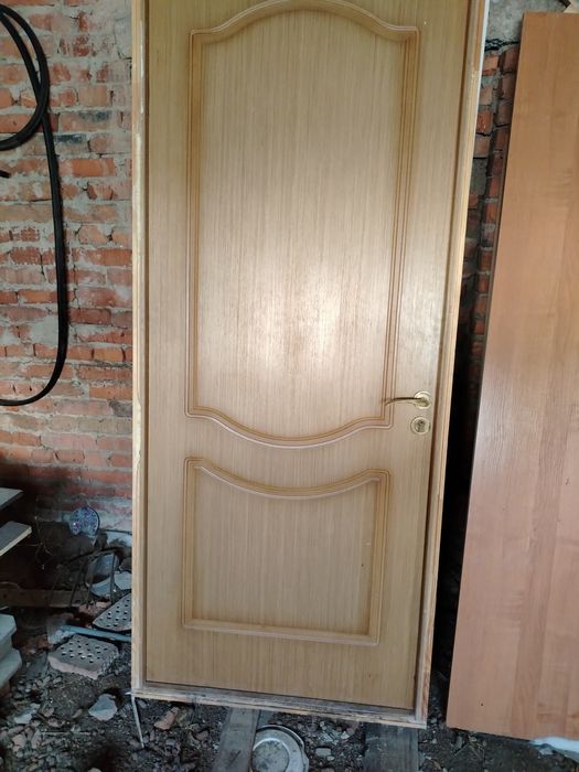 Продам межкомнатную дверь