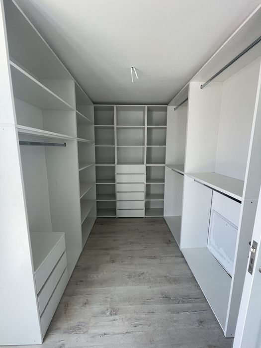 Închiriez casă P+1, complet mobilată și utilată, singur în curte