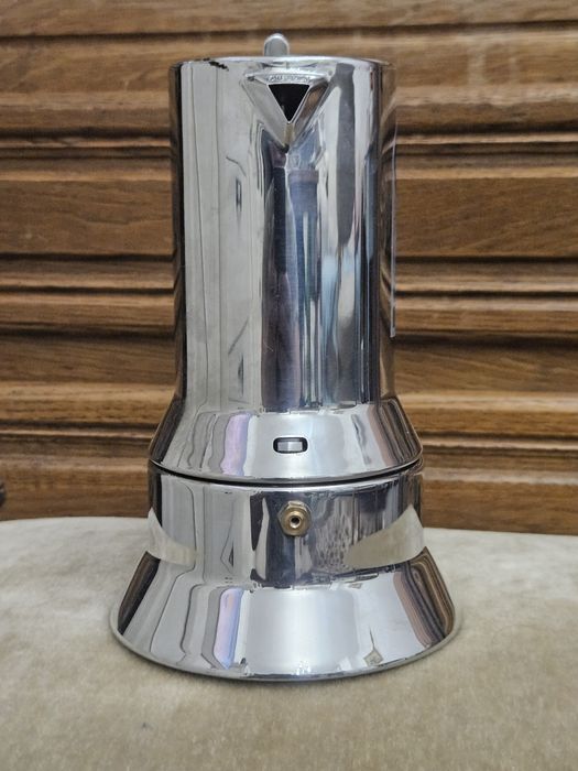 Кафеварко Alessi за еспресо кофе.