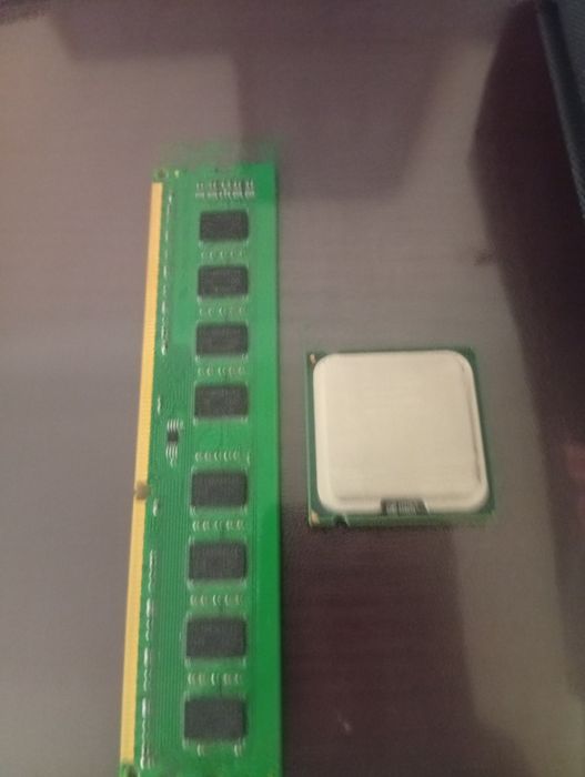 Intel celeron e3400 operativka 2gb DDR3