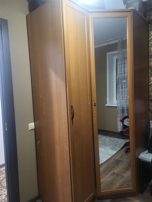 Шкаф б/у угловой в хорошем состоянии
