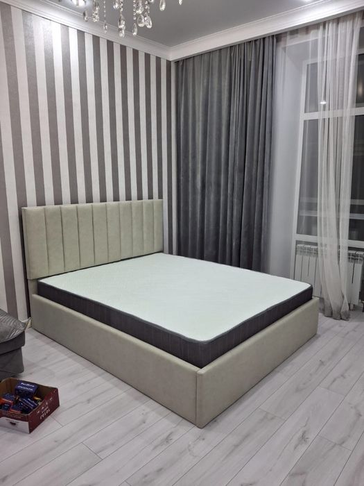 кровать двуспальная,