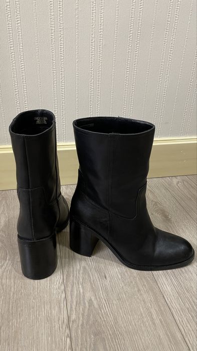 Ботинки на каблучке женские zara модные черные