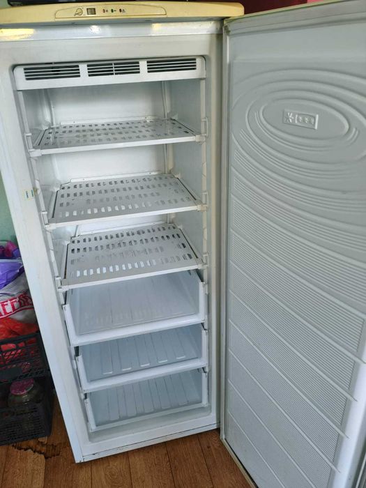 Продам морозильную камеру