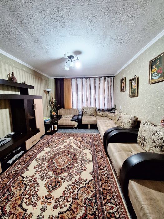 Продам 2х комнатную, центр , аймер