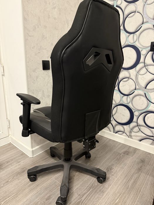 Игровое кресло в отличном состояний