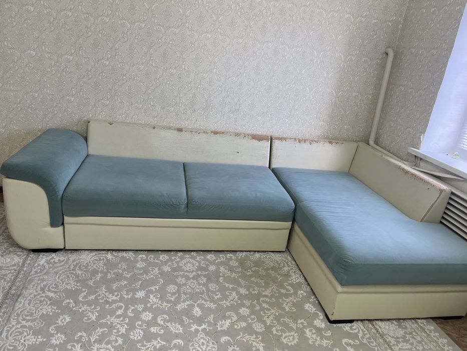 Продам диван в зал в
