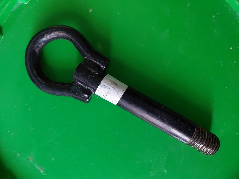 Крюк буксировачный Ларгус