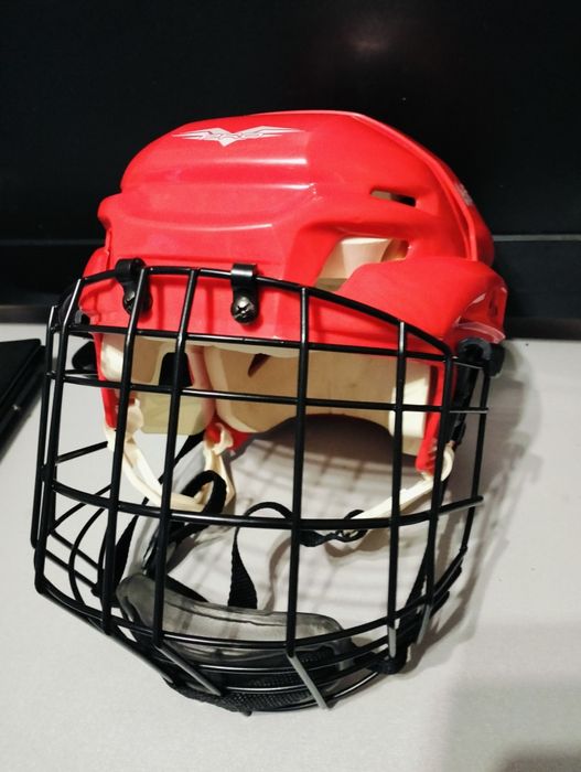 Шлем для хоккея. Новый
