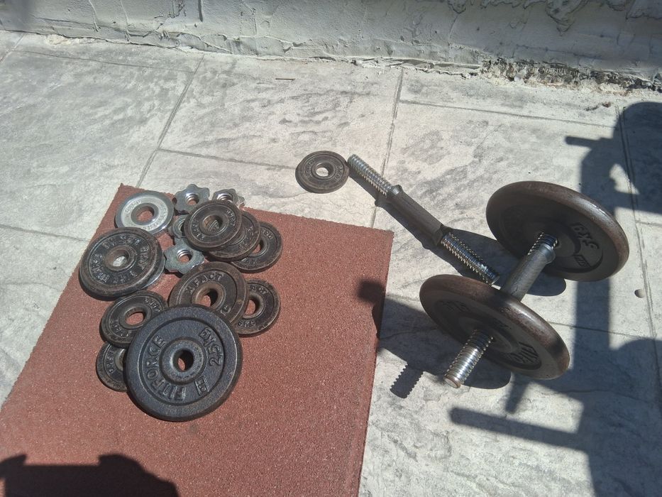 Gantere și discuri diferite mărimi de la 10 la 30kg