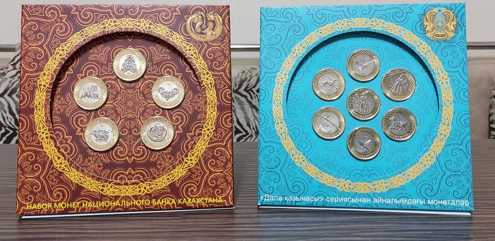 Альбомы с монетами в комплекте