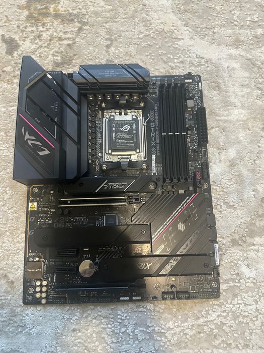 Asus rog strix b650 e-f wifi gaming