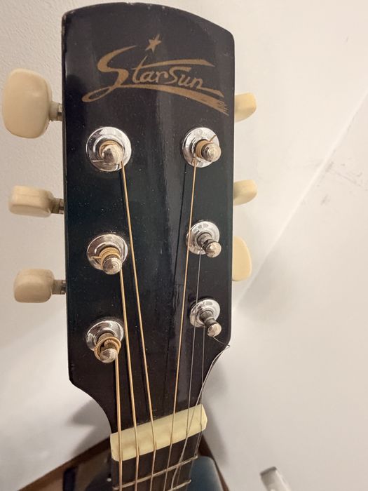 Продам гитару бывшего в употреблении