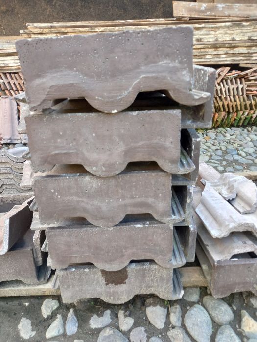 Țiglă de creasta din beton tip Bramac Skandia culoare maro