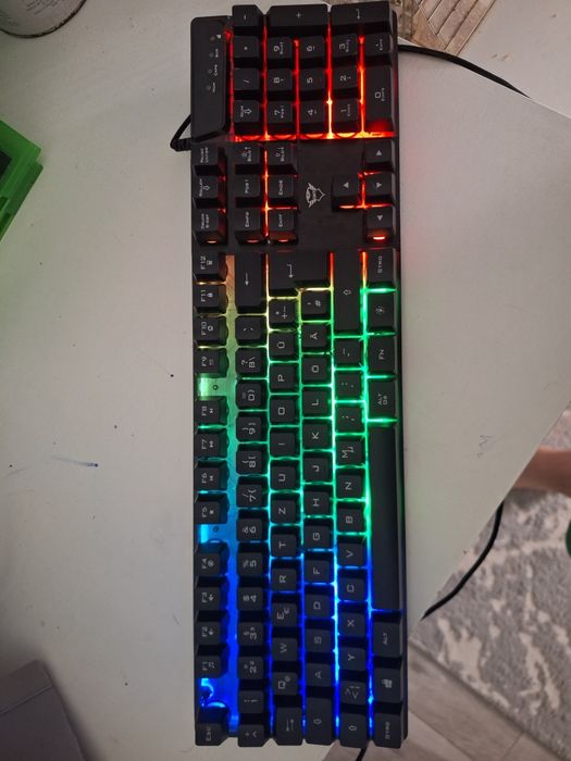 Vand tastatura de gaming cu ARGB cu fir