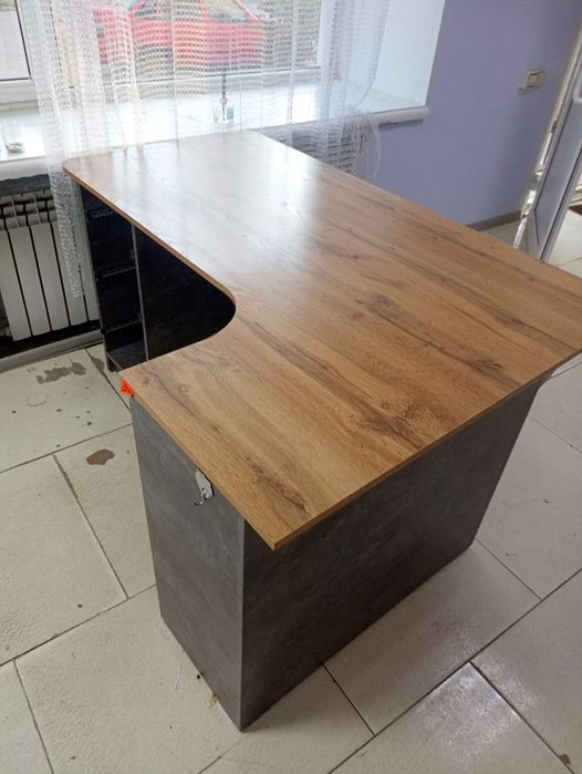 Продам письменный стол