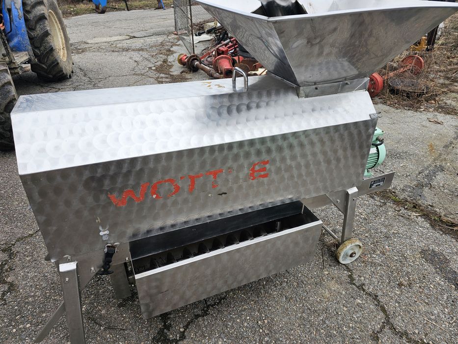 Ронкачна машина за грозде ронкачка