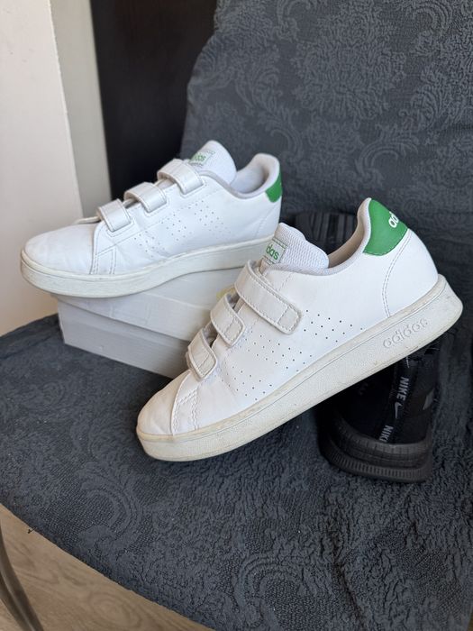 Бели маратонки Адидас и найк