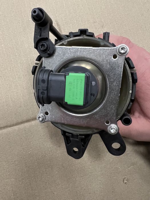 Audi A4 B8 2х десни халогена !НОВИ!