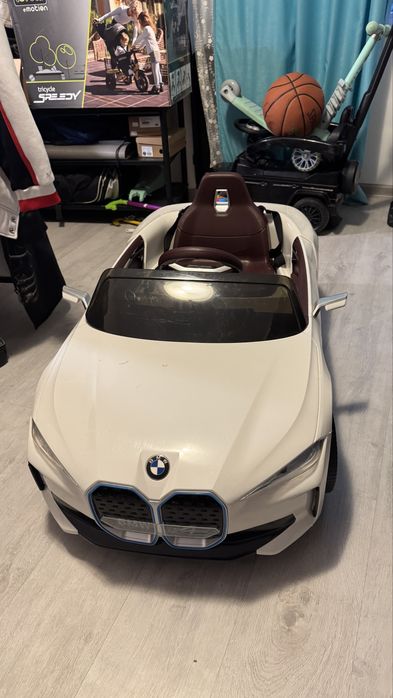 Акумулаторна кола BMW i4