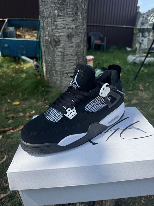 Jordan 4 White Thunder