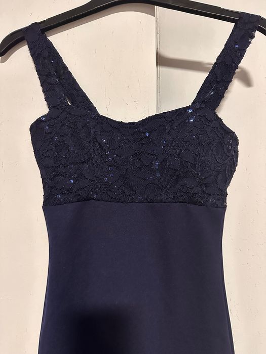 Елегантна тъмносиня рокля