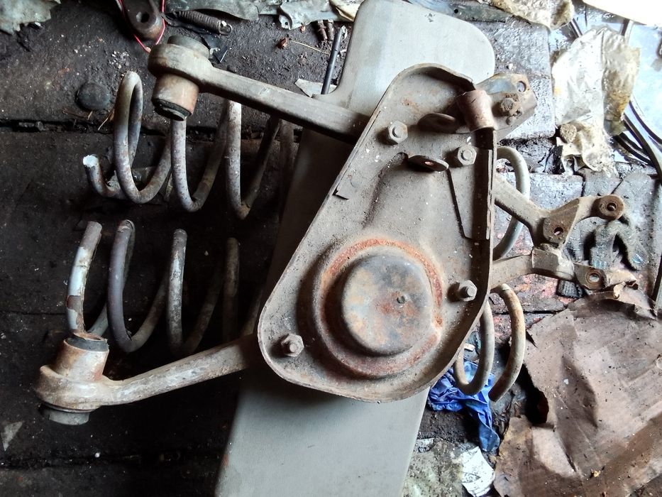 Продам балку рычаги Нива