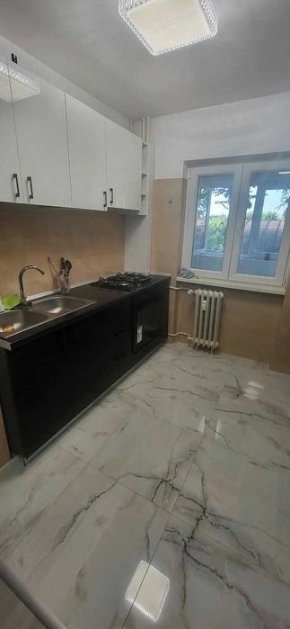 Inchiriez apartament cu 3 camere