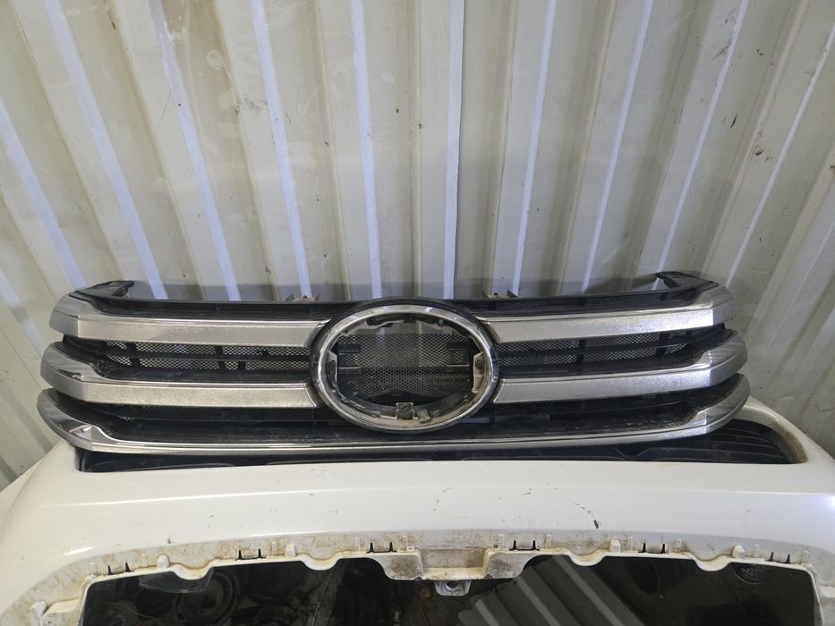 Бампер Тайота Хайлюкс