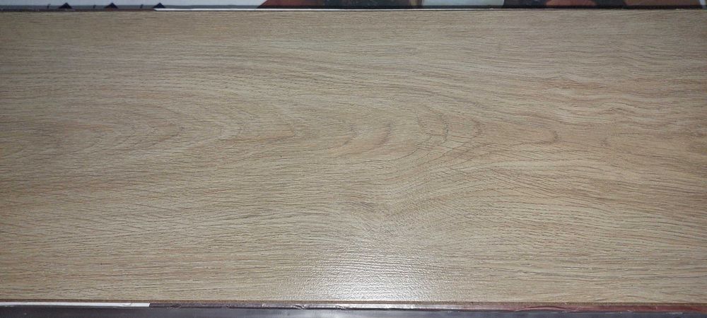 Продается новый влагостойкий Ламинат .