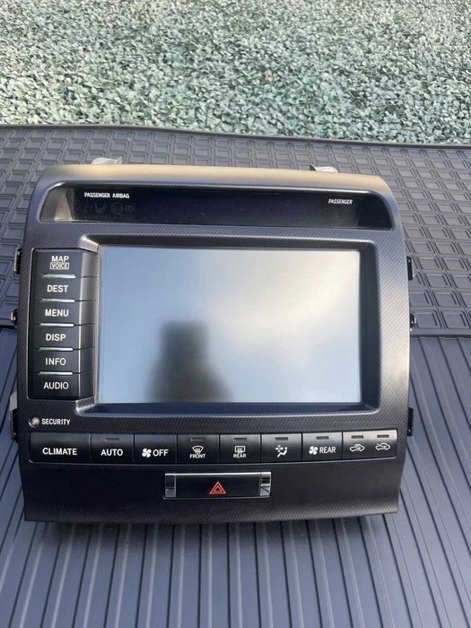 Монитори и конзоли за Toyota Land Crusier 200