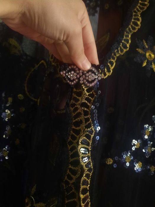 Ayollar uchun ustiga kiyib olishga kiyim