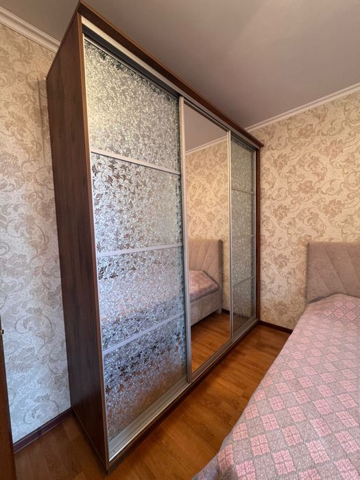 Продам большой вместительный шкаф-шифоньер