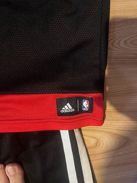 Баскетболен екип Chicago Bulls на Adidas