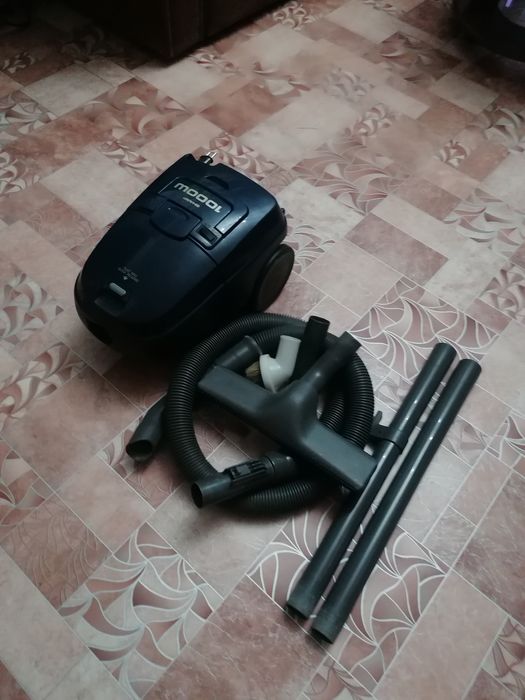 Пылесос "Шарп" 1000 Вт