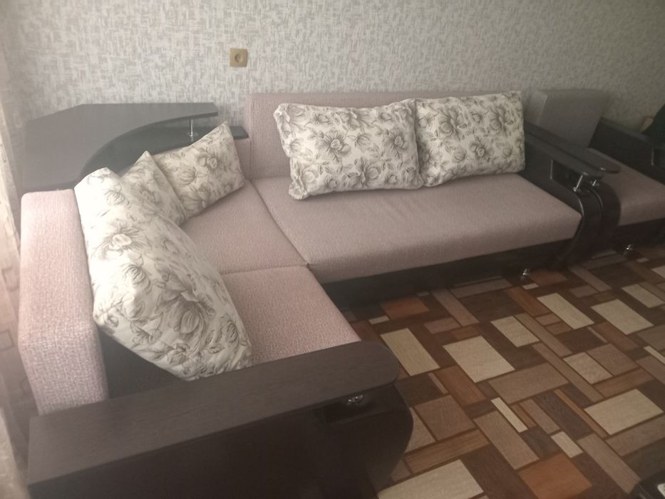 Продам угловой диван + кресло