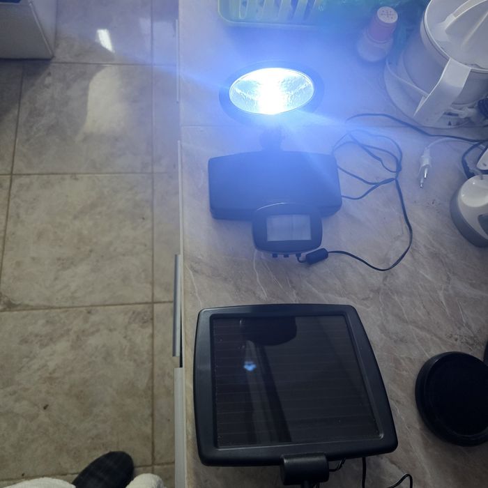 Соларна лампа със сензор